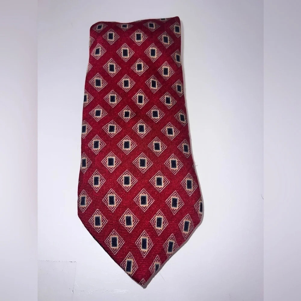 Vintage Bill Blass, Neo, 100% silk geometric pattern tie.‎